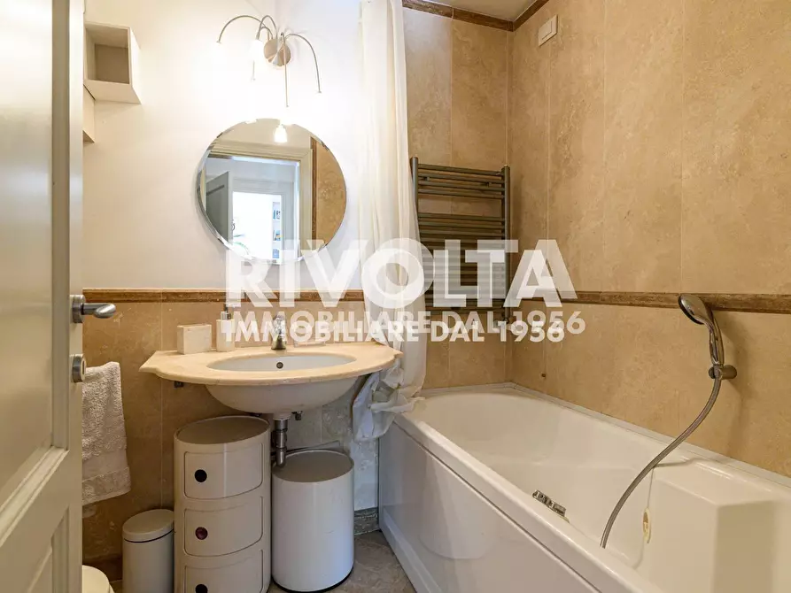 Immagine 19 di Appartamento in vendita  in Via Della Camilluccia a Roma