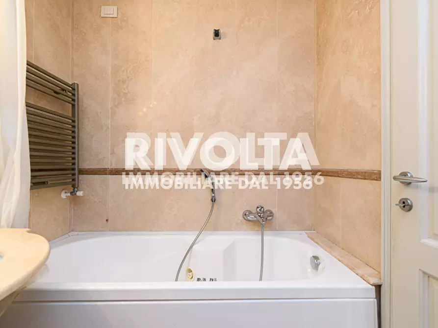 Immagine 20 di Appartamento in vendita  in Via Della Camilluccia a Roma