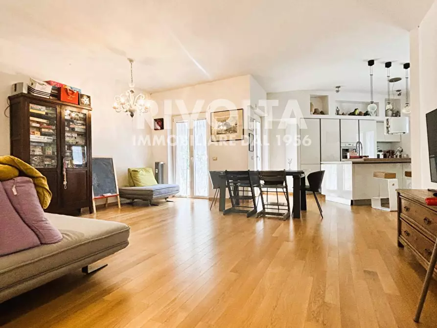 Immagine 1 di Appartamento in vendita  in Via Di Vigna Stelluti a Roma