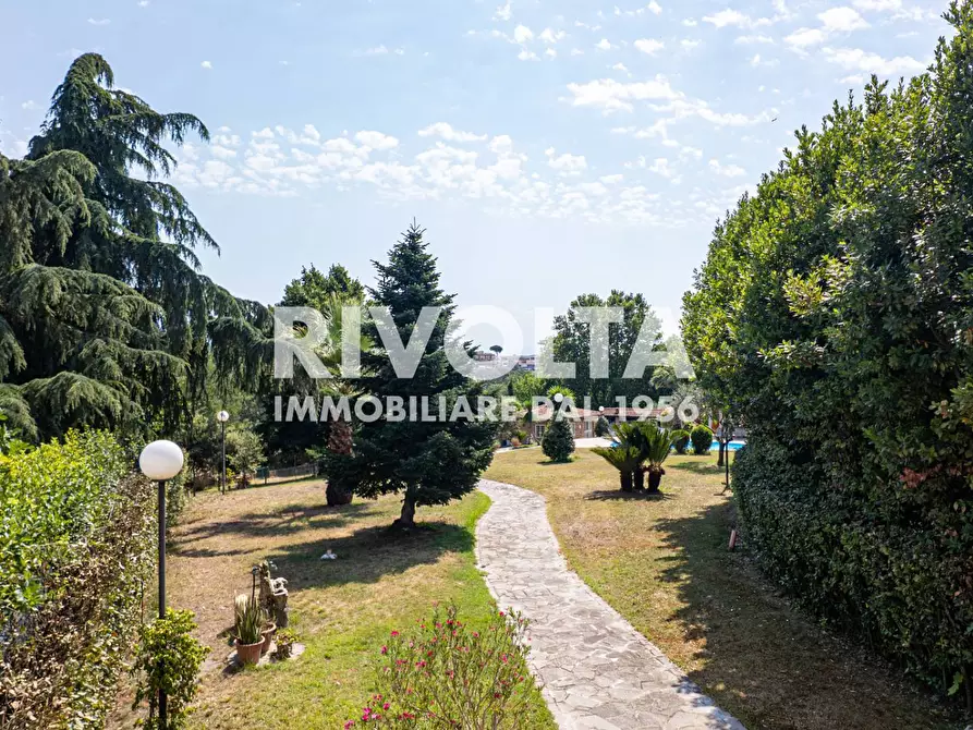 Immagine 9 di Villa in vendita  in Via della Giustiniana a Roma
