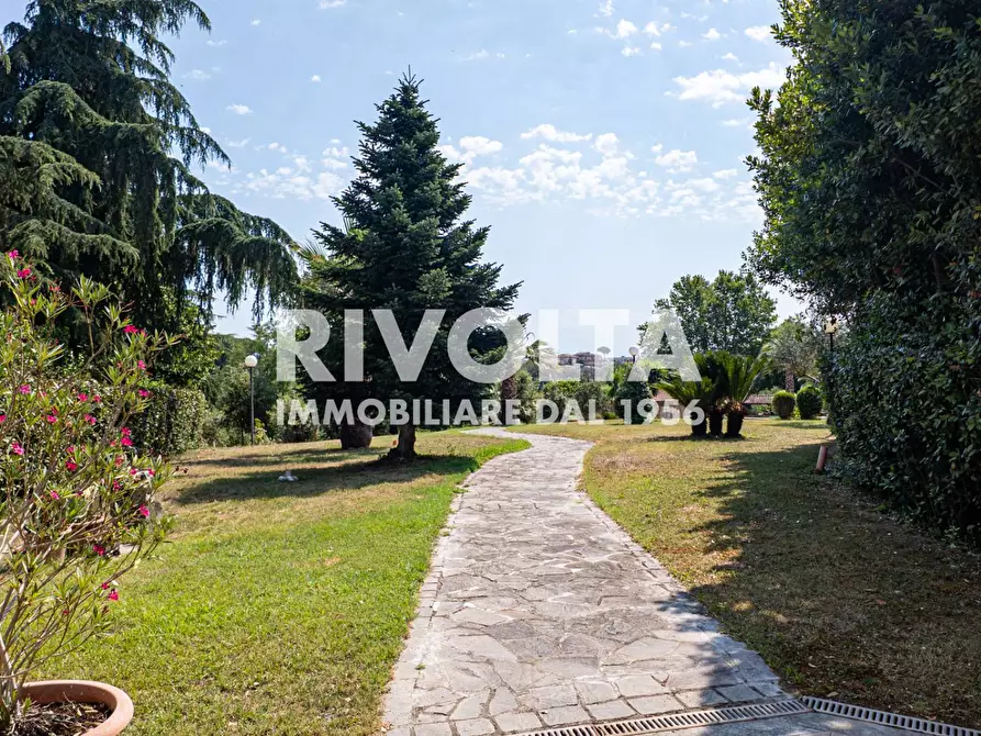 Immagine 10 di Villa in vendita  in Via della Giustiniana a Roma