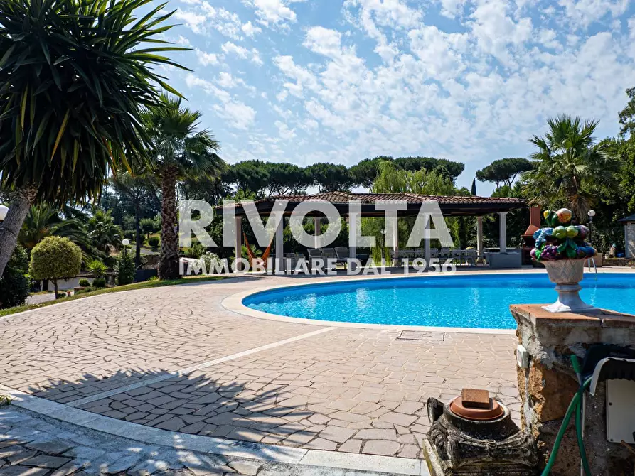 Immagine 6 di Villa in vendita  in Via della Giustiniana a Roma