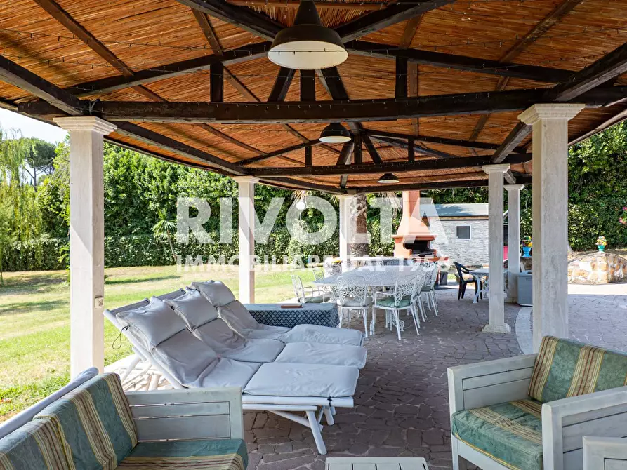 Immagine 2 di Villa in vendita  in Via della Giustiniana a Roma