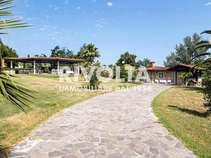 Immagine 15 di Villa in vendita  in Via della Giustiniana a Roma