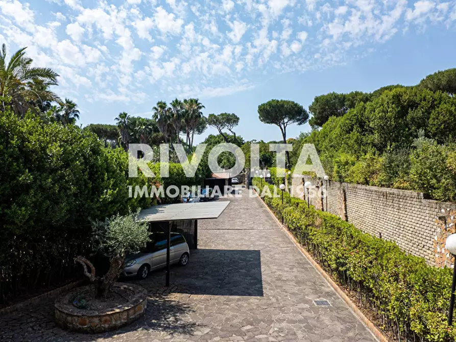 Immagine 18 di Villa in vendita  in Via della Giustiniana a Roma