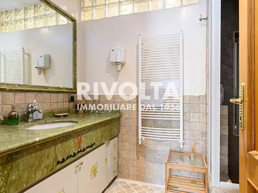 Immagine 40 di Villa in vendita  in Via della Giustiniana a Roma