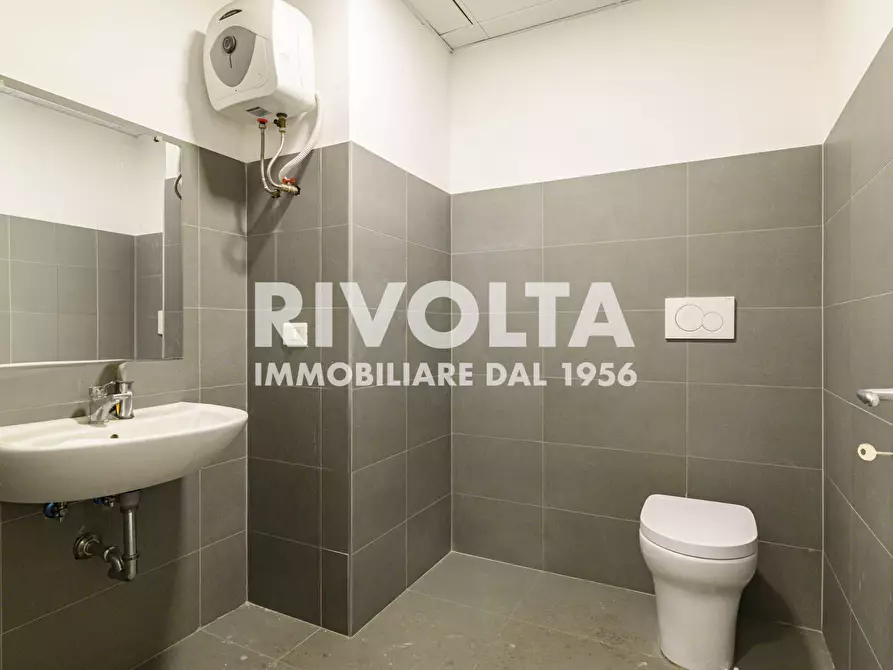 Immagine 5 di Attività commerciale in affitto  in Via Tomacelli a Roma