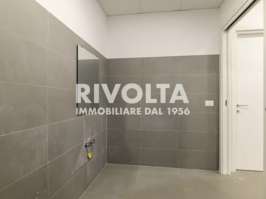 Immagine 7 di Attività commerciale in affitto  in Via Tomacelli a Roma