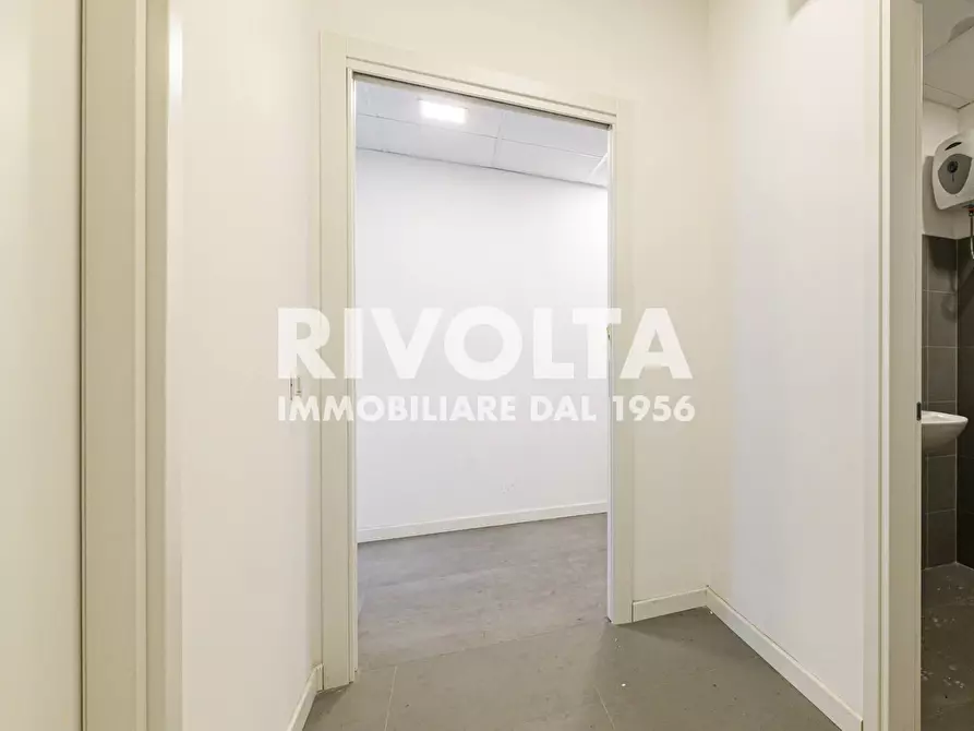 Immagine 8 di Attività commerciale in affitto  in Via Tomacelli a Roma