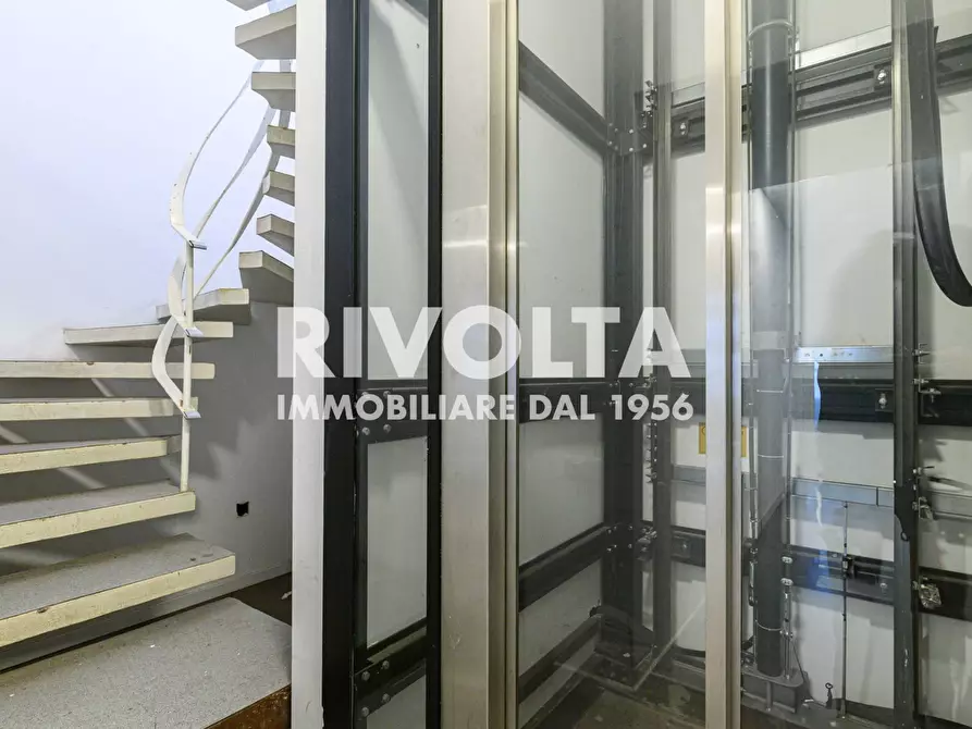 Immagine 9 di Attività commerciale in affitto  in Via Tomacelli a Roma