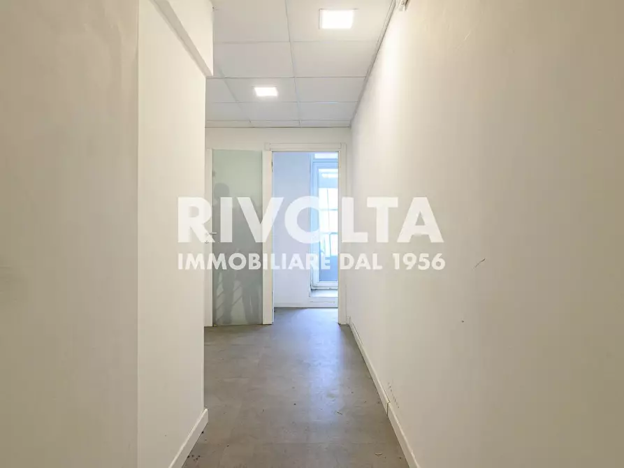Immagine 10 di Attività commerciale in affitto  in Via Tomacelli a Roma