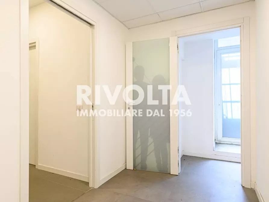Immagine 11 di Attività commerciale in affitto  in Via Tomacelli a Roma
