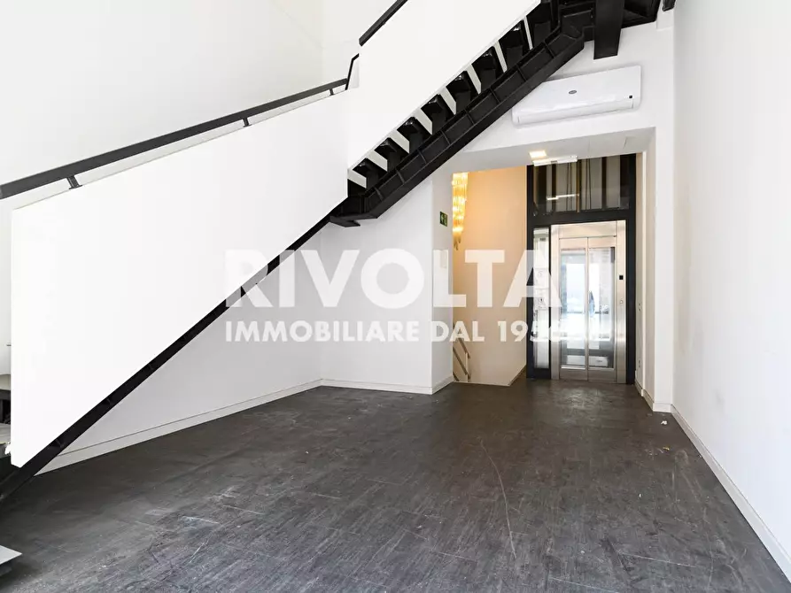 Immagine 16 di Attività commerciale in affitto  in Via Tomacelli a Roma