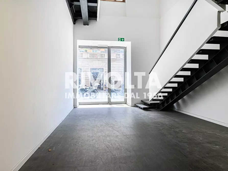 Immagine 18 di Attività commerciale in affitto  in Via Tomacelli a Roma