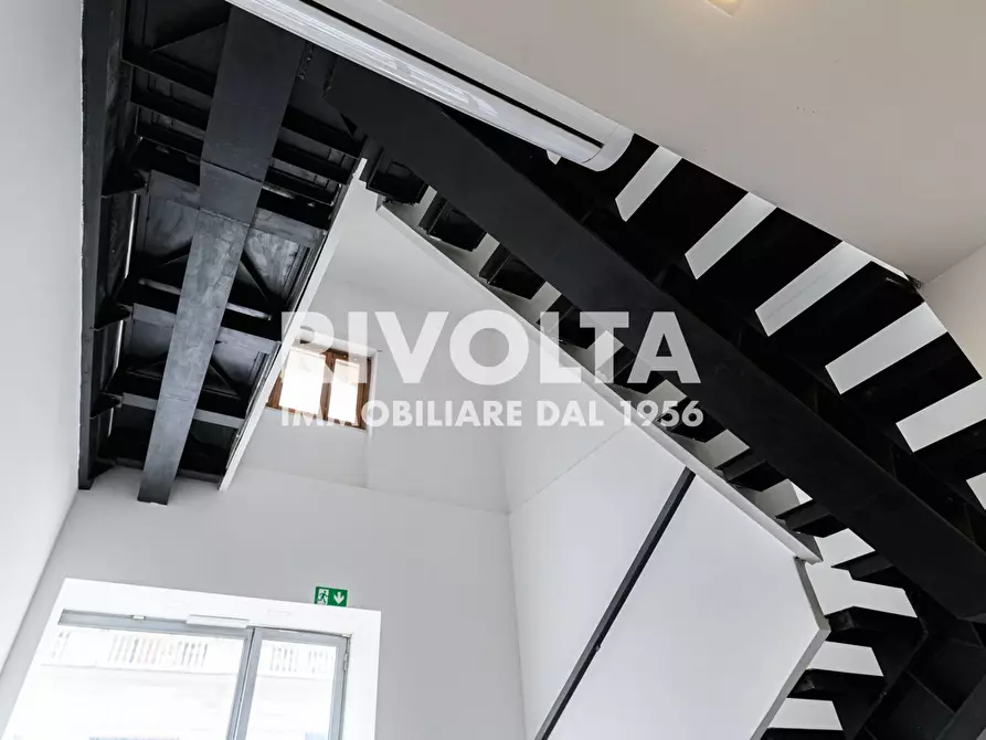 Immagine 19 di Attività commerciale in affitto  in Via Tomacelli a Roma