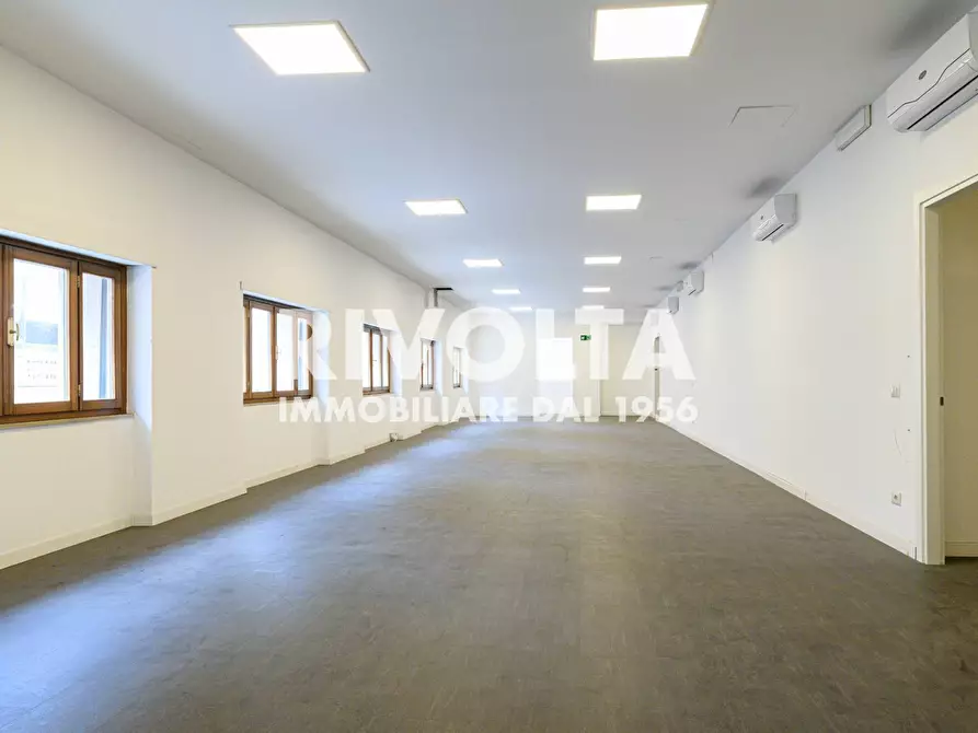Immagine 23 di Attività commerciale in affitto  in Via Tomacelli a Roma
