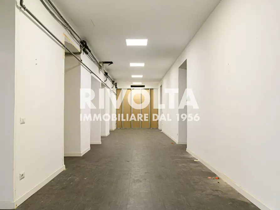 Immagine 26 di Attività commerciale in affitto  in Via Tomacelli a Roma