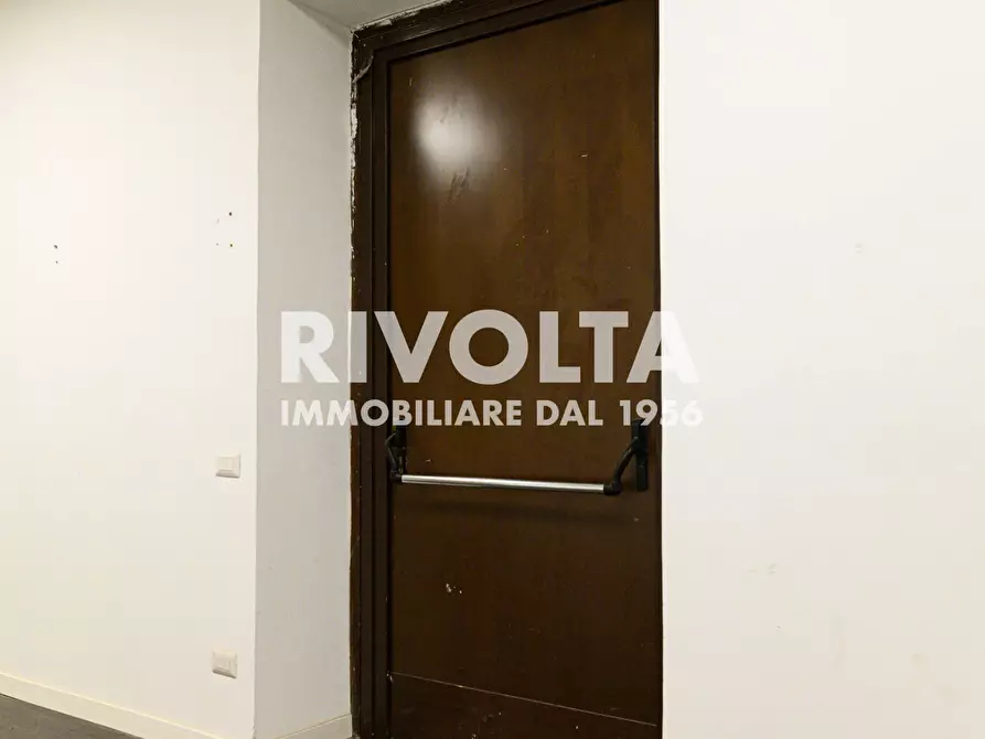 Immagine 28 di Attività commerciale in affitto  in Via Tomacelli a Roma