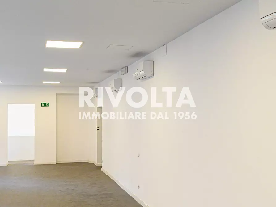 Immagine 29 di Attività commerciale in affitto  in Via Tomacelli a Roma