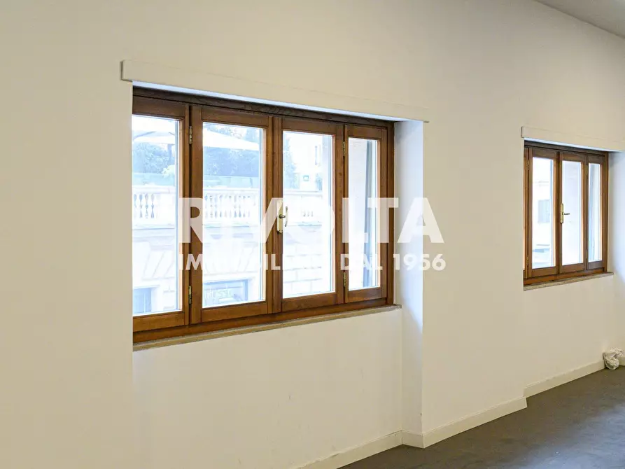 Immagine 30 di Attività commerciale in affitto  in Via Tomacelli a Roma