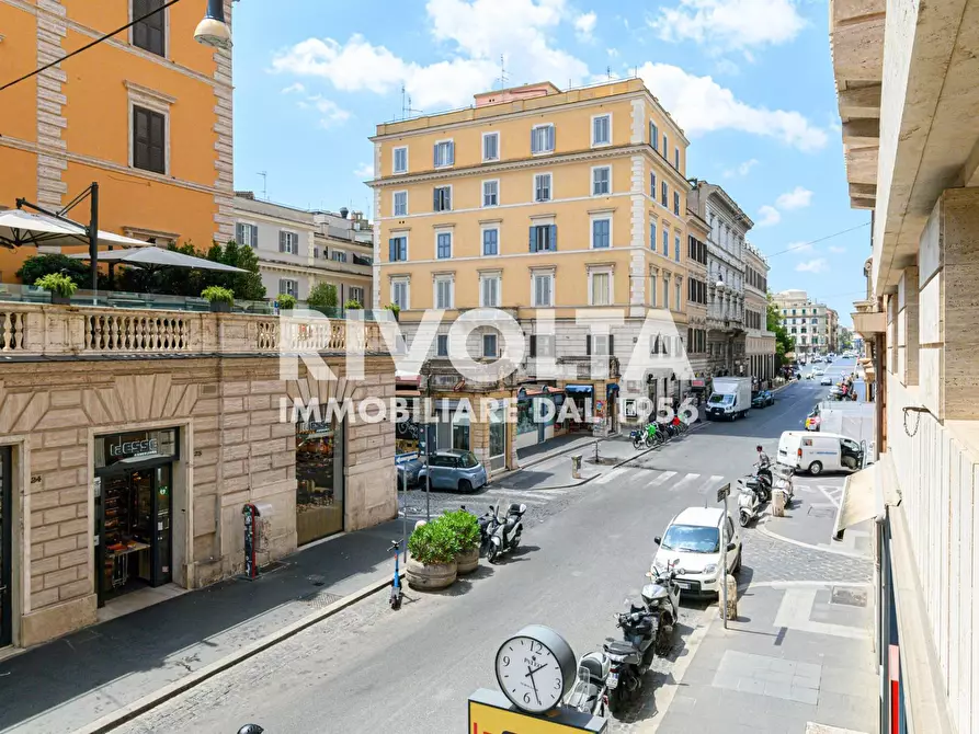 Immagine 31 di Attività commerciale in affitto  in Via Tomacelli a Roma