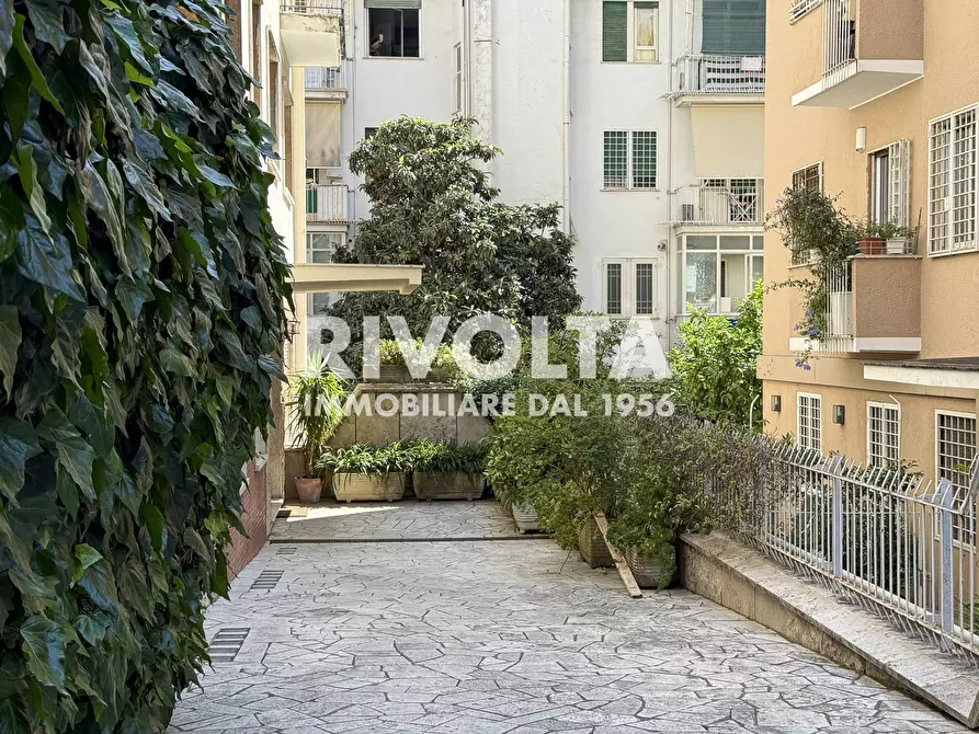 Immagine 2 di Appartamento in vendita  in via ximenes a Roma
