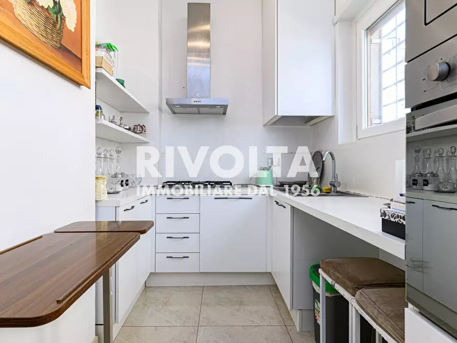 Immagine 11 di Appartamento in vendita  in via ximenes a Roma