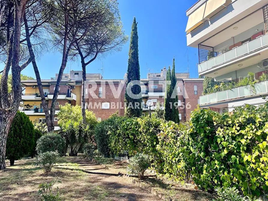 Immagine 2 di Appartamento in vendita  in Via Al Sesto Miglio a Roma