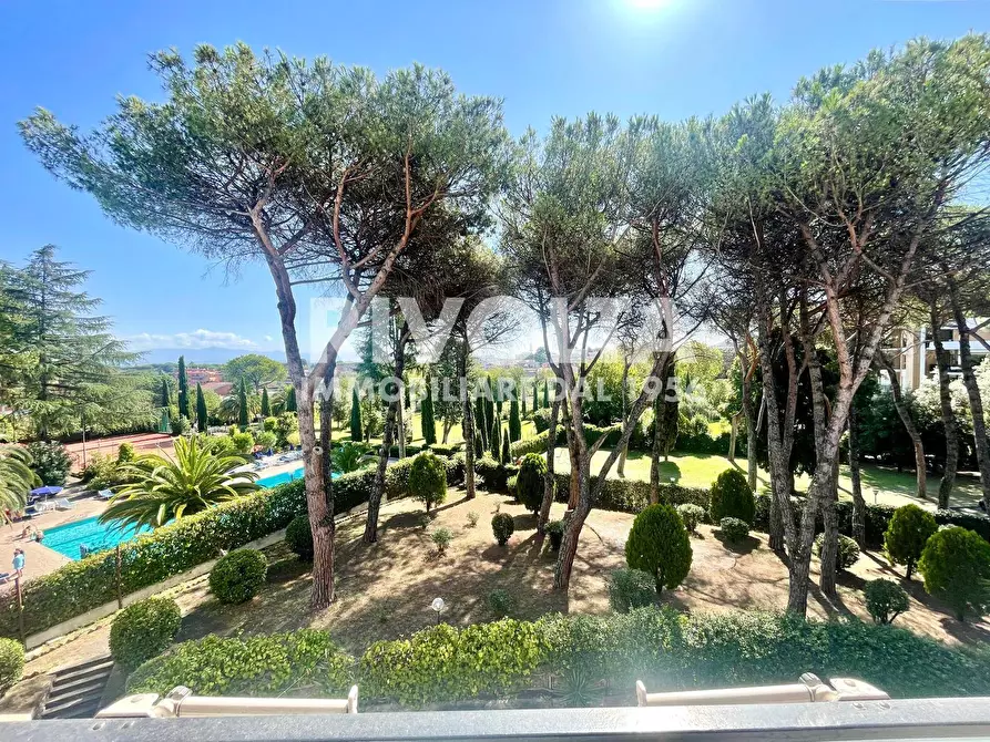 Immagine 3 di Appartamento in vendita  in Via Al Sesto Miglio a Roma