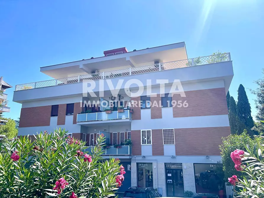 Immagine 4 di Appartamento in vendita  in Via Al Sesto Miglio a Roma