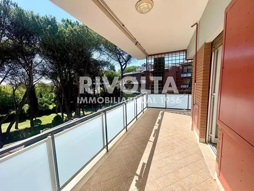 Immagine 5 di Appartamento in vendita  in Via Al Sesto Miglio a Roma