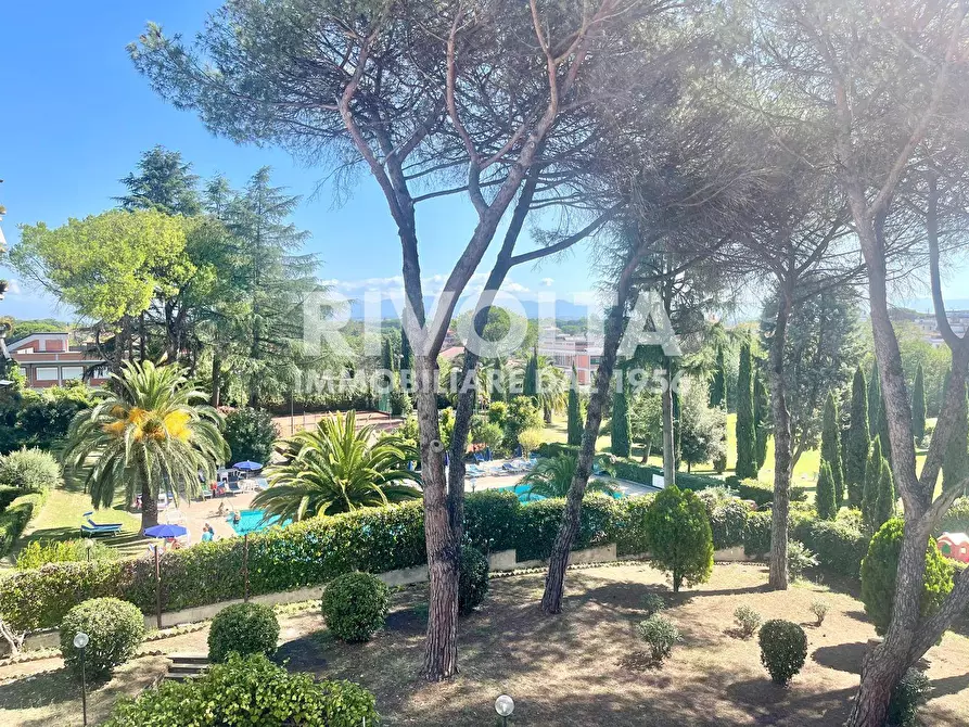 Immagine 6 di Appartamento in vendita  in Via Al Sesto Miglio a Roma