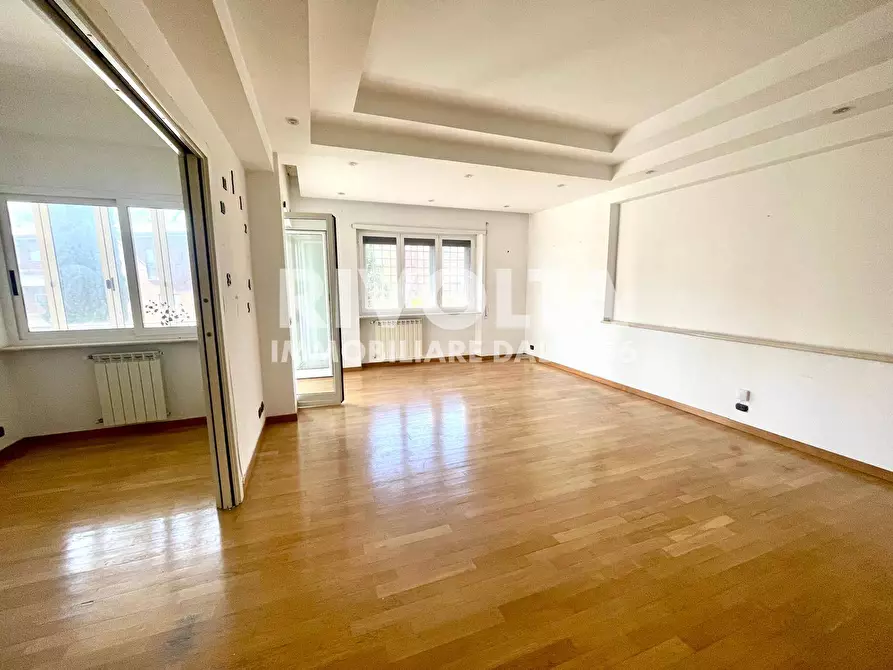 Immagine 8 di Appartamento in vendita  in Via Al Sesto Miglio a Roma