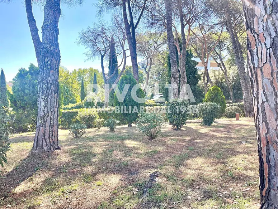 Immagine 16 di Appartamento in vendita  in Via Al Sesto Miglio a Roma