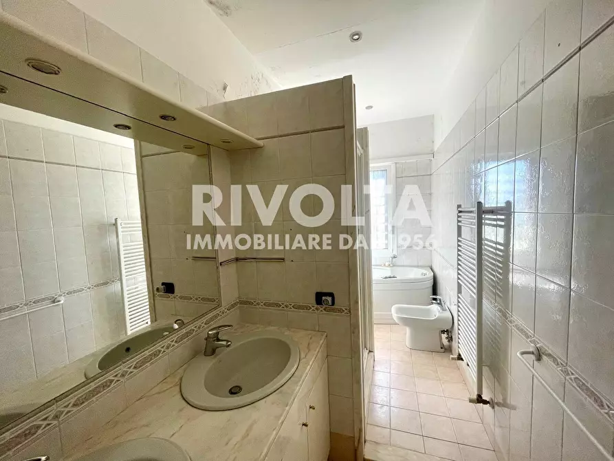 Immagine 17 di Appartamento in vendita  in Via Al Sesto Miglio a Roma