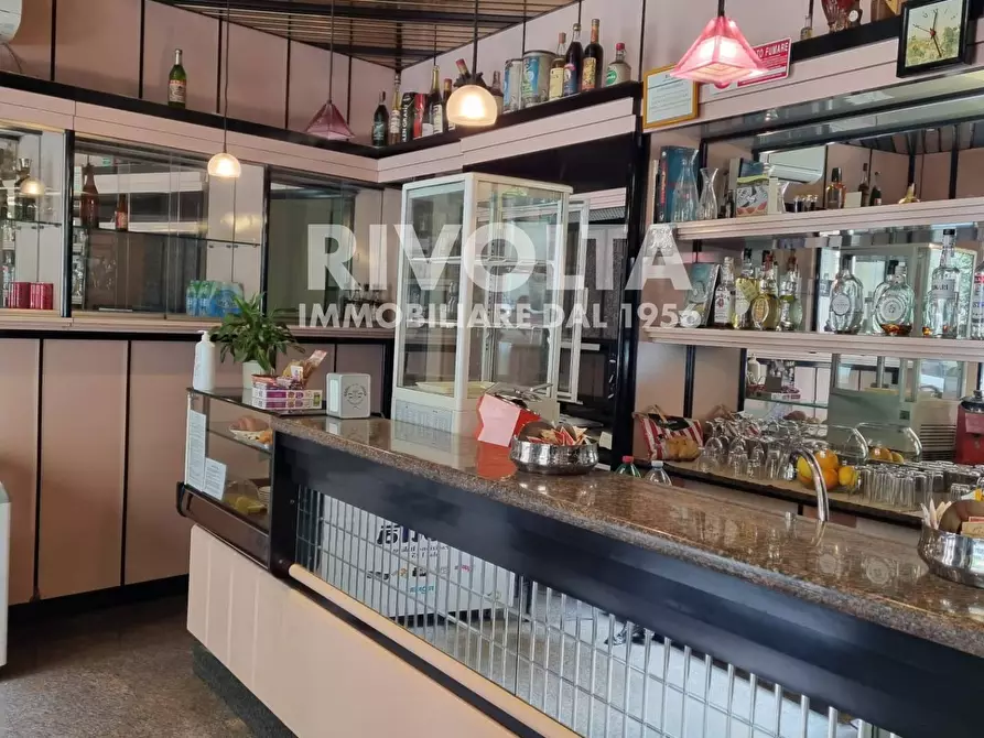 Immagine 2 di Locale commerciale in vendita  in Via Monte Delle Gioie a Roma