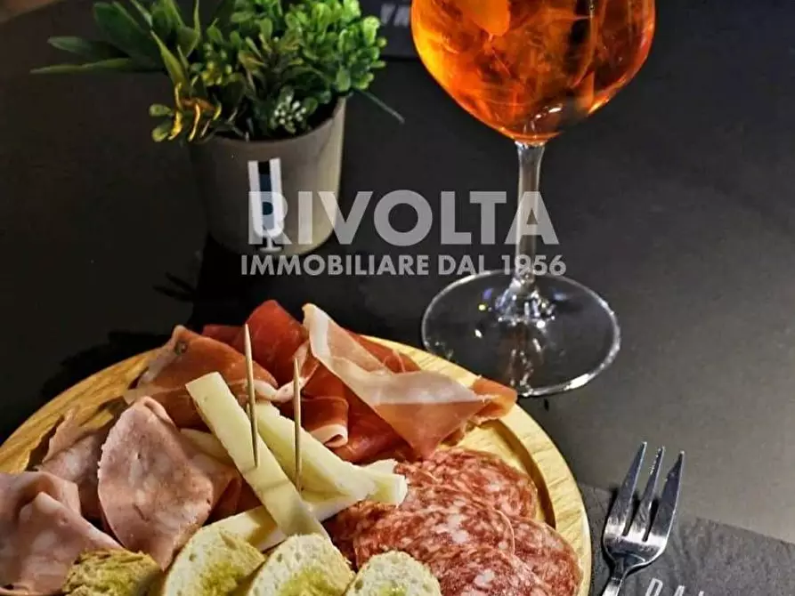 Immagine 3 di Attività commerciale in vendita  in Via Giovanni Villani a Roma