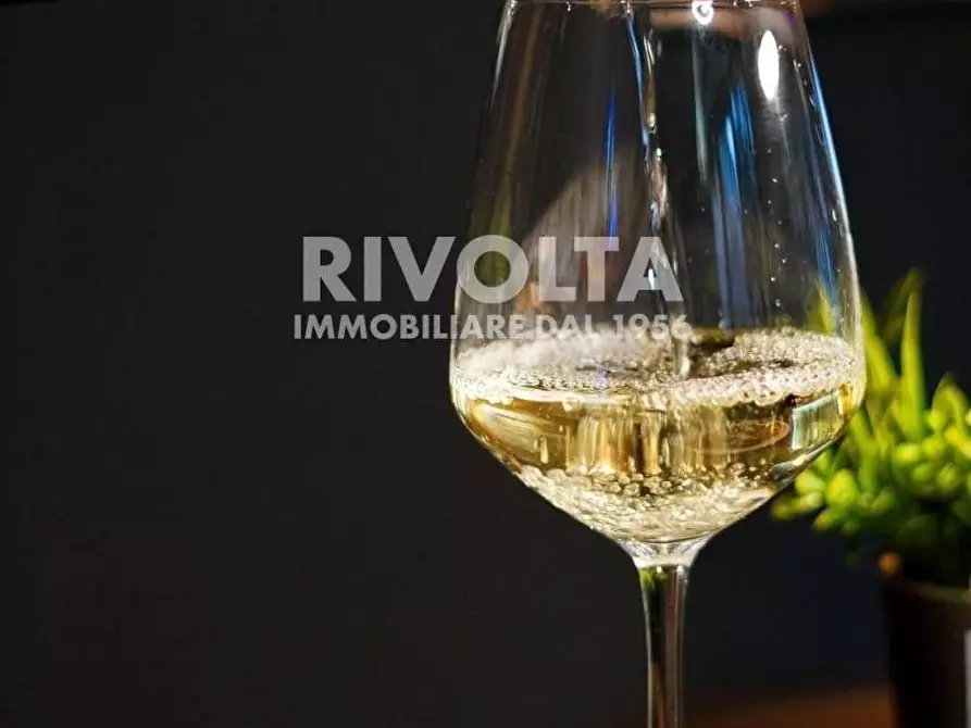 Immagine 7 di Attività commerciale in vendita  in Via Giovanni Villani a Roma