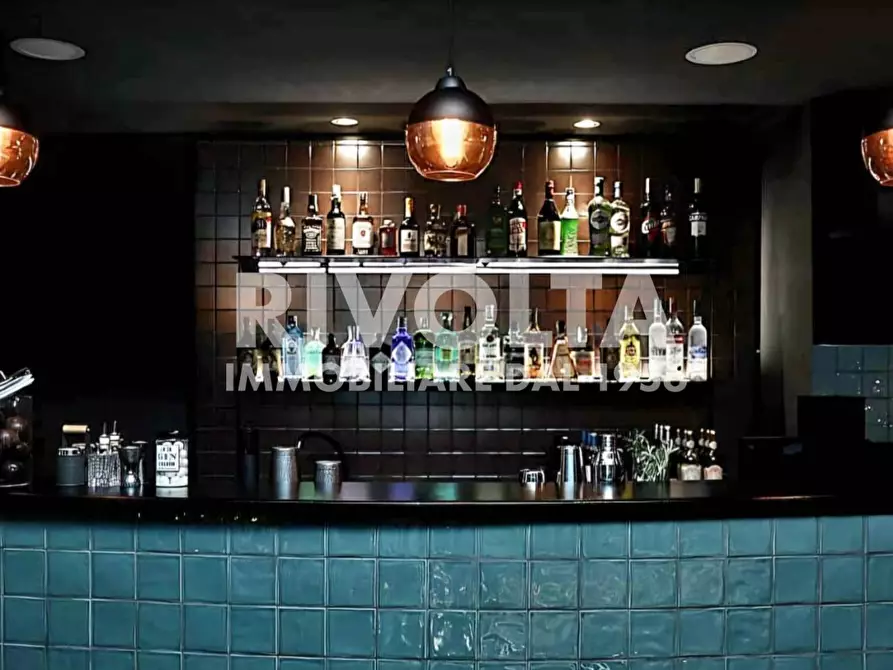 Immagine 15 di Attività commerciale in vendita  in Via Giovanni Villani a Roma