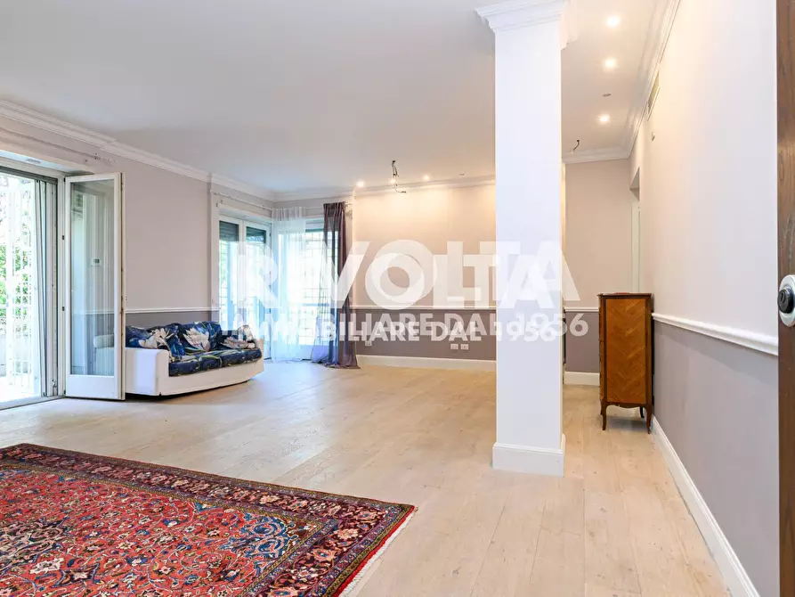 Immagine 5 di Appartamento in vendita  in VIA DEI MASSIMI a Roma
