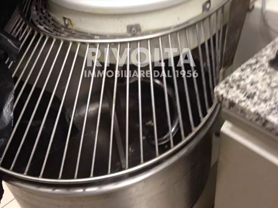 Immagine 13 di Attività commerciale in vendita  in Salita Di Poggio San Lorenzo a Roma