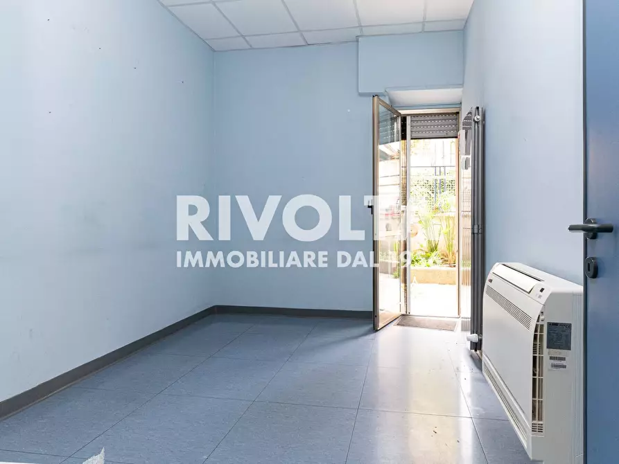Immagine 2 di Ufficio in affitto  in via marcoantonio odescalchi a Roma