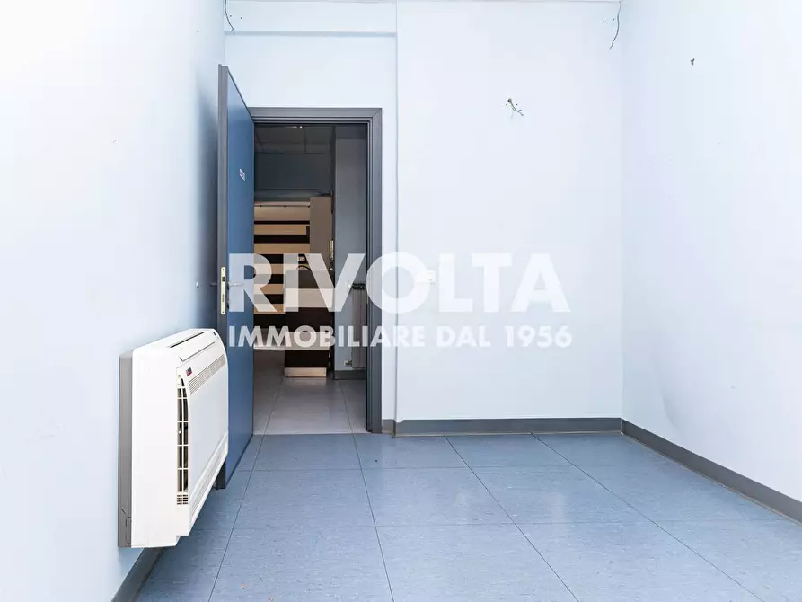 Immagine 5 di Ufficio in affitto  in via marcoantonio odescalchi a Roma