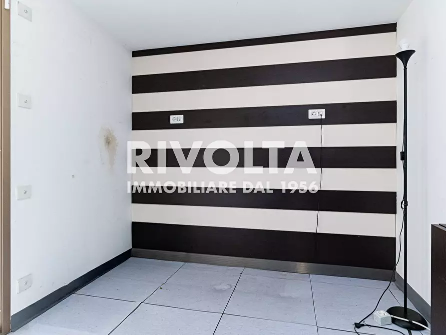 Immagine 7 di Ufficio in affitto  in via marcoantonio odescalchi a Roma