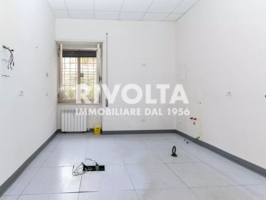 Immagine 8 di Ufficio in affitto  in via marcoantonio odescalchi a Roma