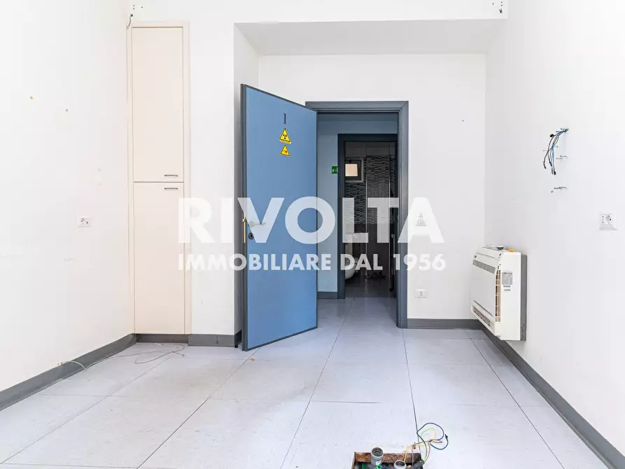 Immagine 9 di Ufficio in affitto  in via marcoantonio odescalchi a Roma