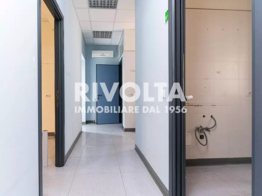 Immagine 12 di Ufficio in affitto  in via marcoantonio odescalchi a Roma