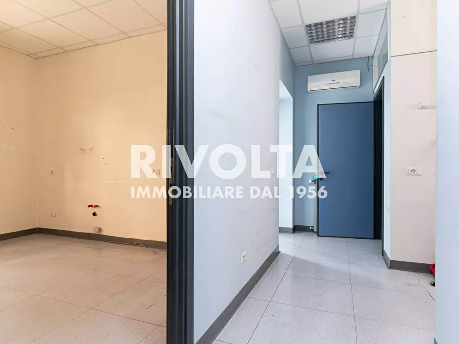 Immagine 14 di Ufficio in affitto  in via marcoantonio odescalchi a Roma