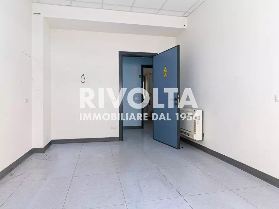 Immagine 18 di Ufficio in affitto  in via marcoantonio odescalchi a Roma