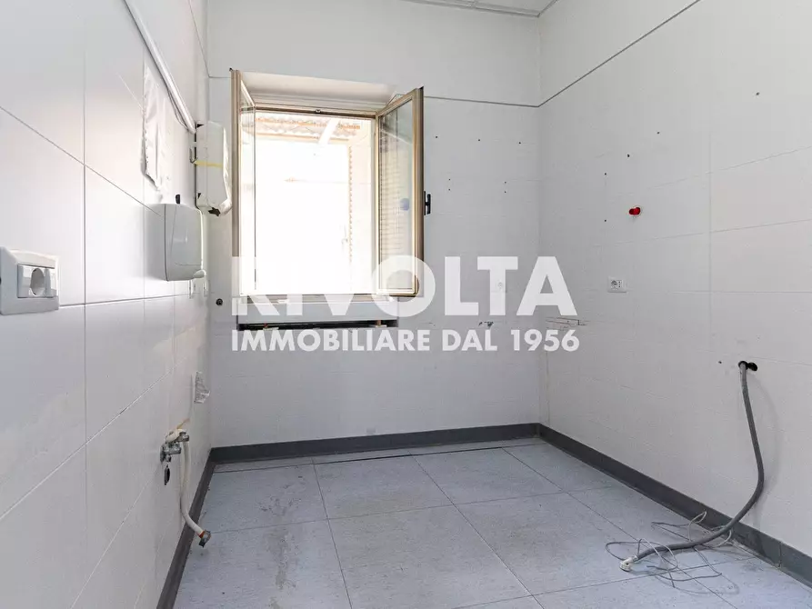 Immagine 20 di Ufficio in affitto  in via marcoantonio odescalchi a Roma